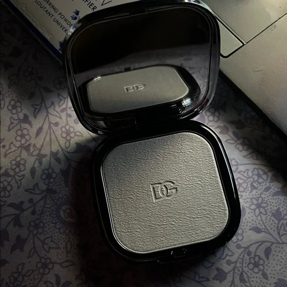 Dolce & Gabbana Solar Glow bare skin beautifier - Picture 8 of 10